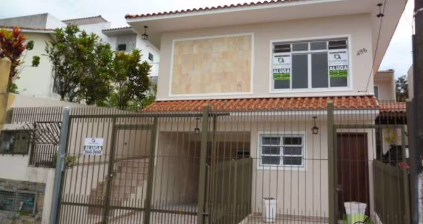 ALUGA-SE CASA COM ÓTIMA LOCALIZAÇÃO NO BAIRRO BELA VISTA