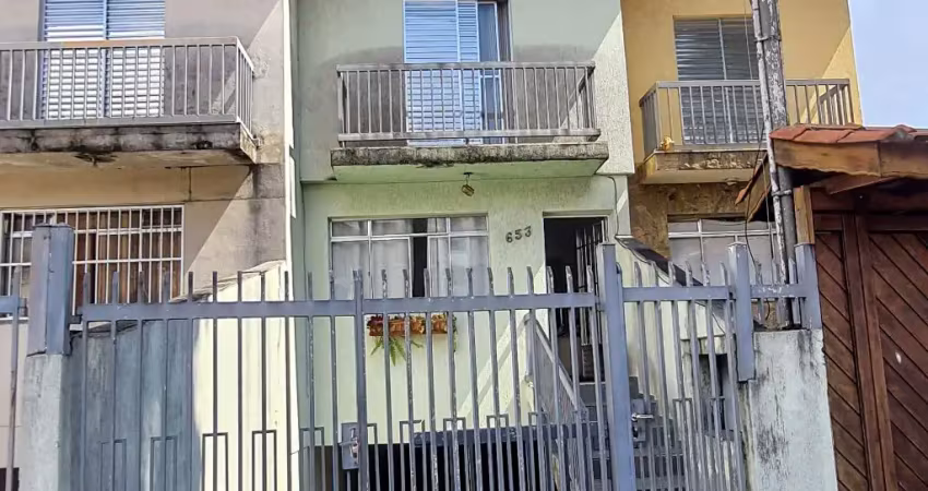 Sobrado de 3 dorms.  3 vagas , localização excelente!!