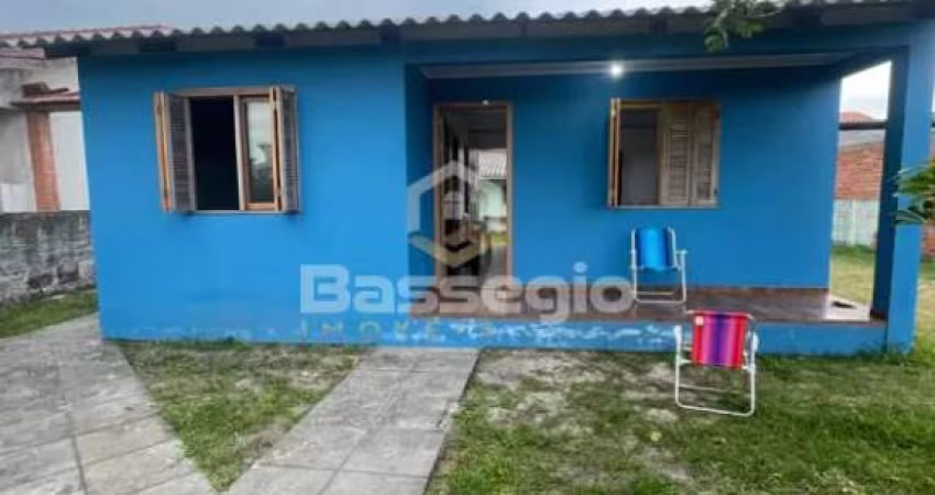 Casa com Amplo Terreno Próximo ao Mar e da concha acústica em uma das melhores localização de Cidreira!