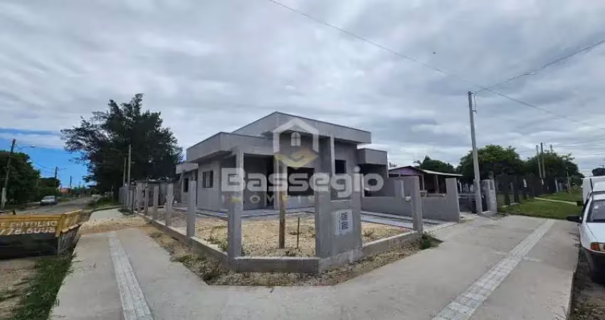 Casa nova em fase de acabamento com excelente localização