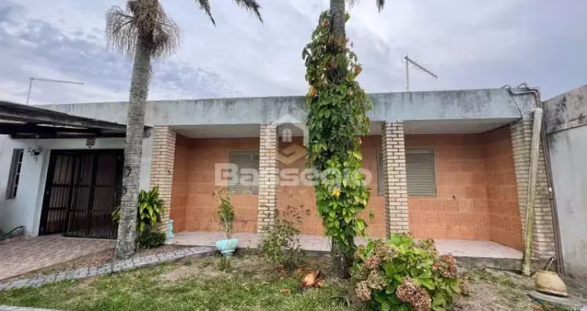 Casa com otima localização 4 quartos em cidreira/rs