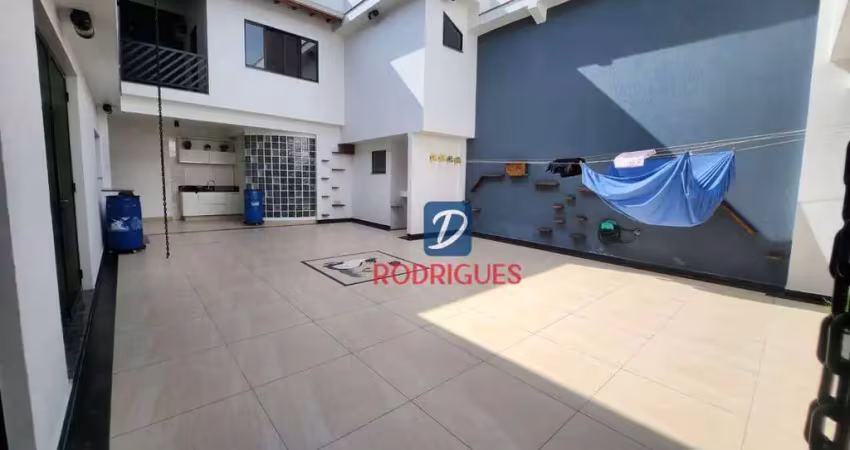 Sobrado 491m² - por R$ 3.000.000 Vila Normandia