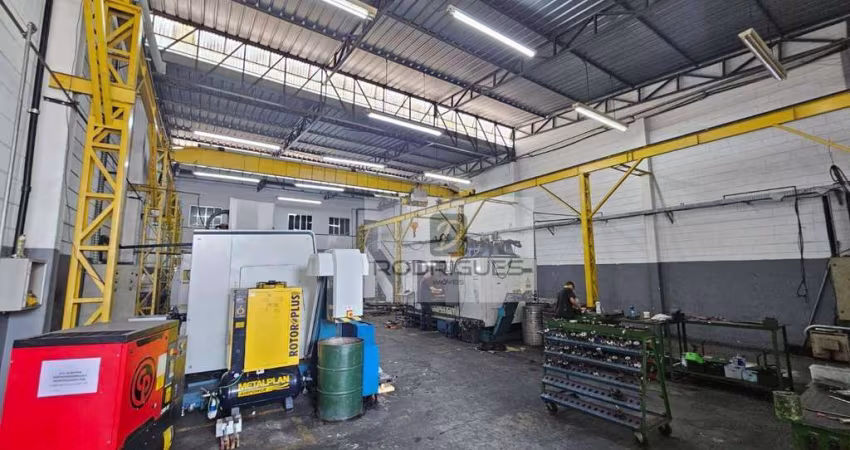 Galpão para alugar, 690 m² por R$ 14.000/mês - Conceição - Diadema/SP