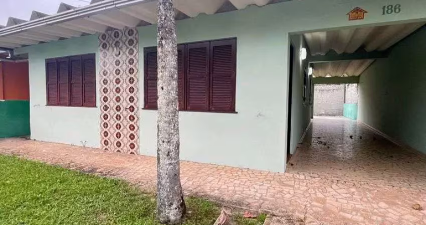Residência Exclusiva em Santa Terezinha: 2 Quadras do Mar em Região Privilegiada