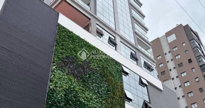 Apartamento com 3 quartos à venda na Rua 246, 484, Meia Praia, Itapema