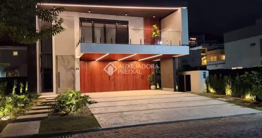 Casa em condomínio fechado com 5 quartos à venda na Avenida Marcio Ferreira de Mello e Silva, 55, Balneário Santa Clara, Itajaí
