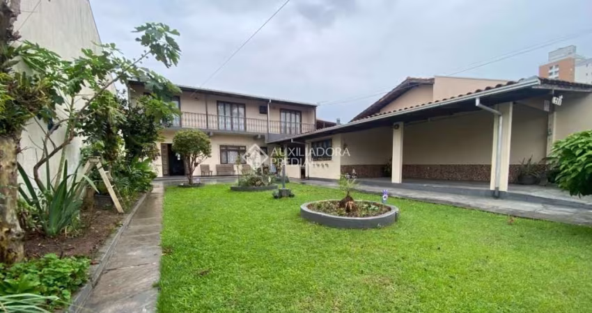 Casa com 2 quartos à venda na Corifeu de Azevedo Marques, 286, São Judas, Itajaí