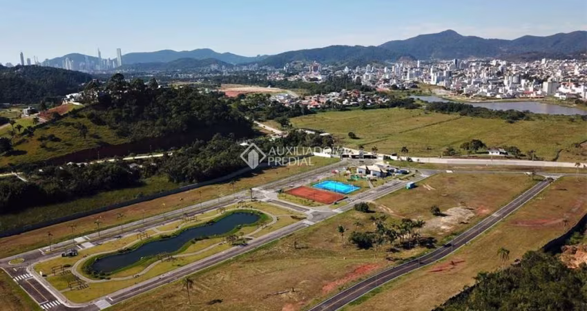 Terreno em condomínio fechado à venda na Rua Joaquim Garcia, 1764, Centro, Camboriú