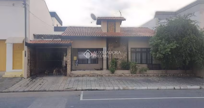 Casa com 3 quartos à venda na Rua 1542, 1111, Centro, Balneário Camboriú