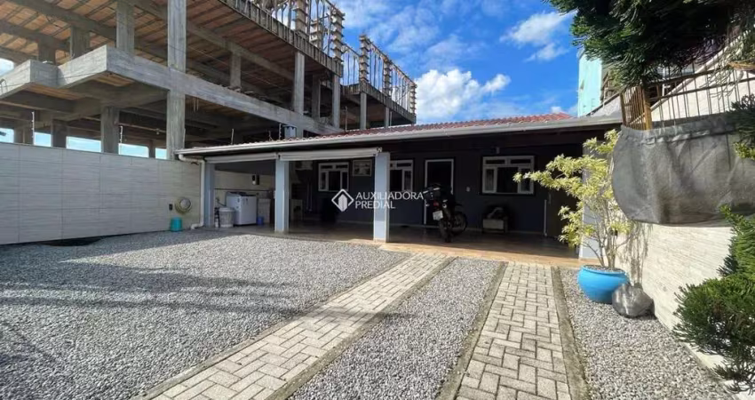 Casa com 2 quartos à venda na Rua Oscar Vieira, 929, Centro, Camboriú