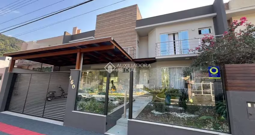Casa com 4 quartos à venda na Rua Alexandre Alexius Reiser, 160, Ressacada, Itajaí