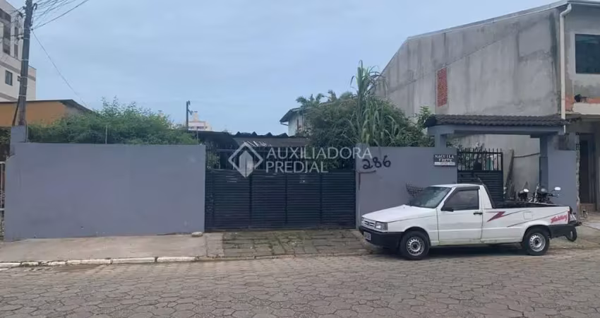 Terreno à venda na Rua Laranjeira, 286, Tabuleiro (Monte Alegre), Camboriú