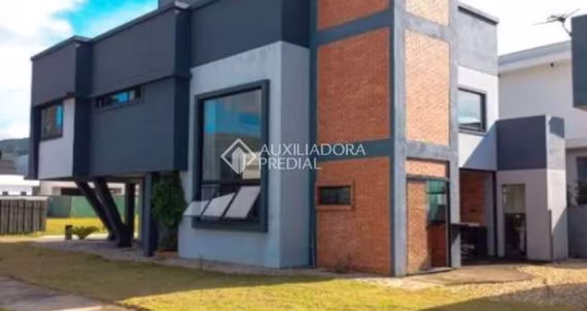 Casa em condomínio fechado com 3 quartos à venda na Rua Ivo José Rebello, 620, Santa Regina, Camboriú