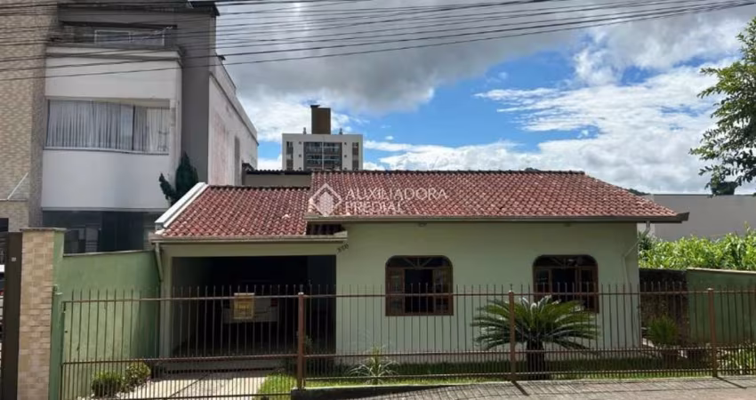 Casa com 3 quartos à venda na Rua Figueira, 350, Tabuleiro (Monte Alegre), Camboriú