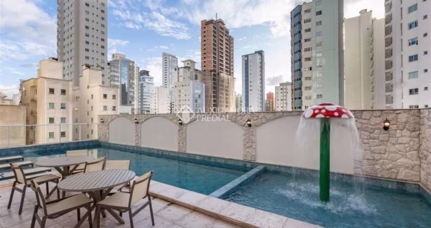 Apartamento com 3 quartos para alugar na Avenida Osmar de Souza Nunes, 188, Pioneiros, Balneário Camboriú