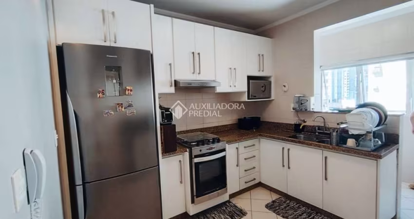 Apartamento com 2 quartos para alugar na Avenida Atlântica, 6123, Centro, Balneário Camboriú