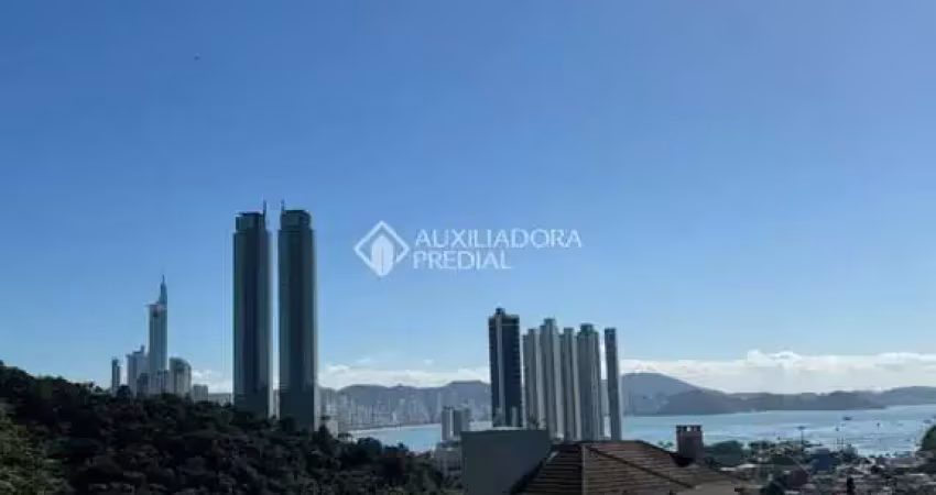 Terreno em condomínio fechado à venda na Avenida Hermógenes de Assis Feijó, 621, Barra, Balneário Camboriú