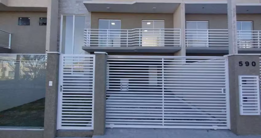 Belissimo sobrado a venda, com 3 quartos, sendo uma suite, churrasqueira e 2 vagas de garagem cobertas, no cidade jardim, em sao jose dos pinhais, pr
