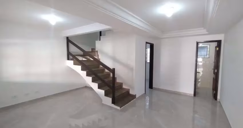 Sobrado em condominio fechado, com 3 quartos, sendo uma suite a venda no bairro alto, proximo ao terminal
