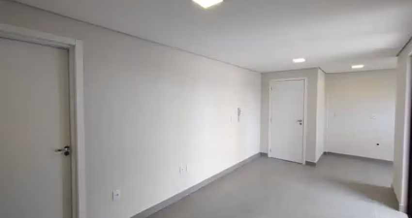 Apartamento com 3 quartos, sendo uma suite, sacada com churrasqueira e vaga de garagem coberta para 2 carros, a venda no bairro cruzeiro