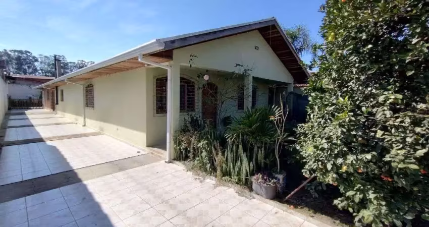 Excelente casa residencial/comercial com amplo espaco, area gourmet, garagem coberta e localizacao privilegiada a venda em sao jose dos pinhais
