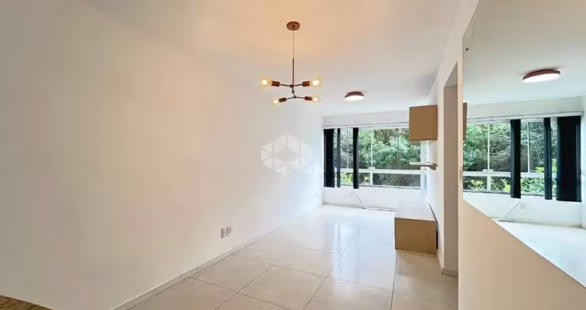 Apartamento 2 dormitórios andar alto, elevador, vista livre, vaga coberta, no bairro cristal