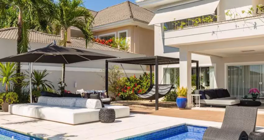Mansão Triplex - Porteira Fechada - 699 m² - 5 Suítes - Santa Mônica Jardins - Barra da Tijuca