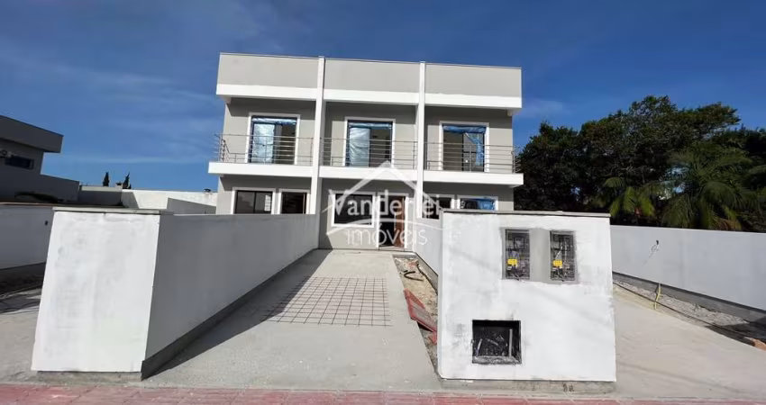 Sobrado alto padrão com 03 quartos, sendo 01 suíte no bairro Aririu em Palhoça - SC