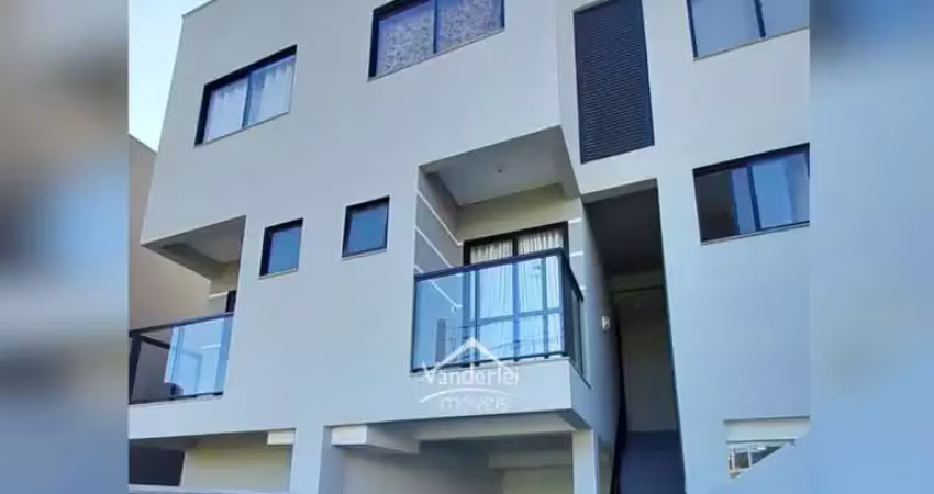 Sobrado Triplex no loteamento Jardins II com 2 quartos, garagem coberta e mobília completa no bairro Bela Vista em Palhoça - SC