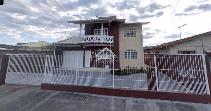 Casa de 170m² com 03 quartos no bairro Jardim Eldorado em Palhoça - SC