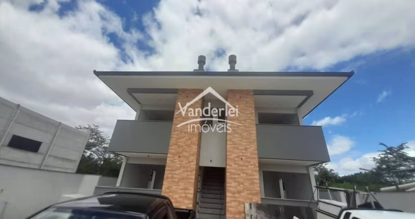 Apartamento Padrão com 3 quartos sendo 1 suíte, varanda com churrasqueira.