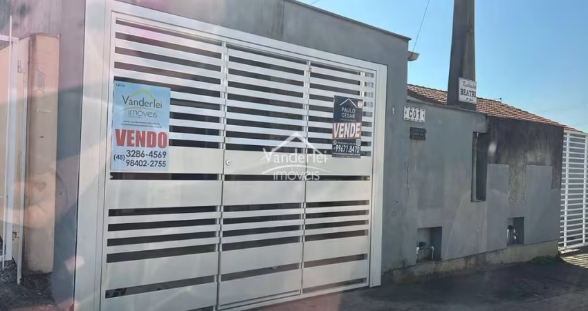 Casa no Lot Jardins com 02 quartos no bairro Bela Vista em Palhoça - SC