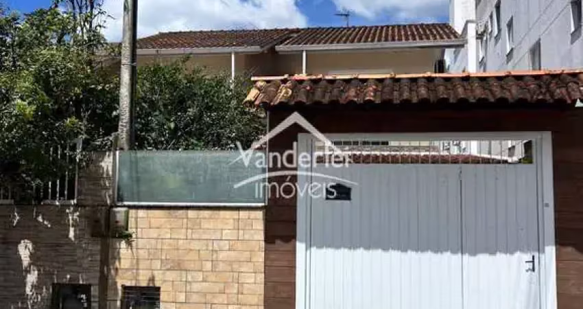 Sobrado no loteamento alaor silveira com piscina no bairro são sebastião em palhoça - sc