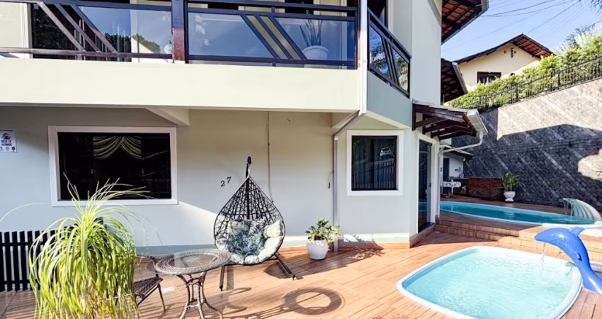 Vendo Casa Mobiliada com Piscina, Bairro Garcia - Blumenau