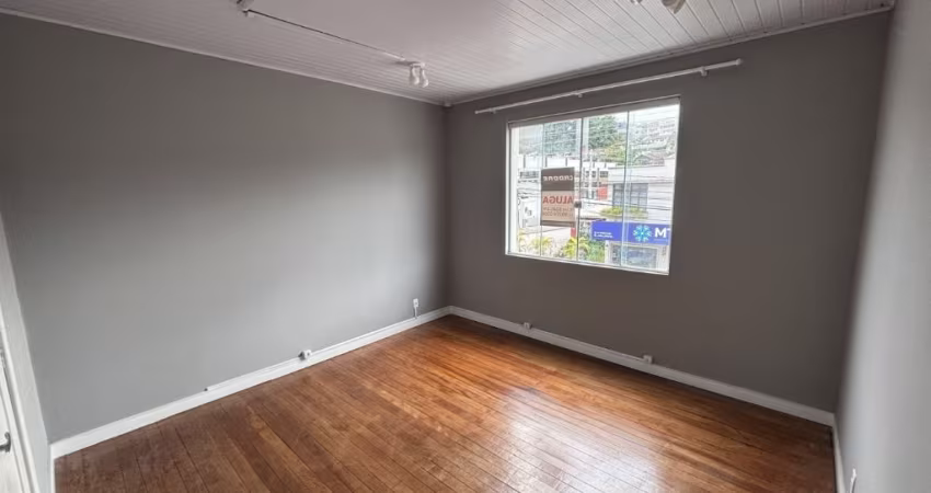 Alugo Sala Comercial com 30m², Bairro Garcia - Blumenau