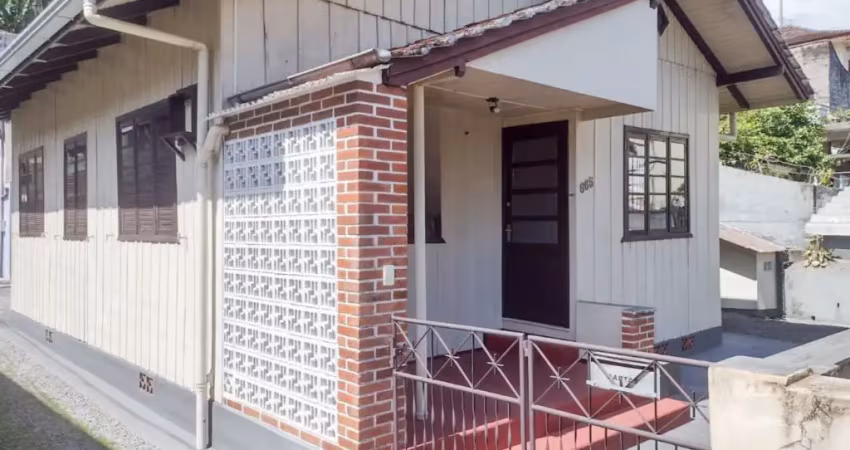 Alugo casa mista com 03 quartos, bairro velha - blumenau