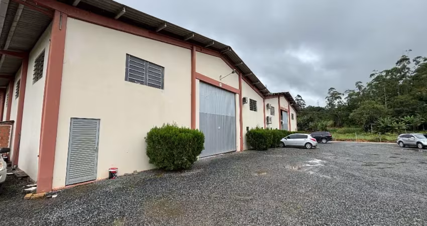 Alugo ótimo galpão com 355m², belchior baixo - gaspar