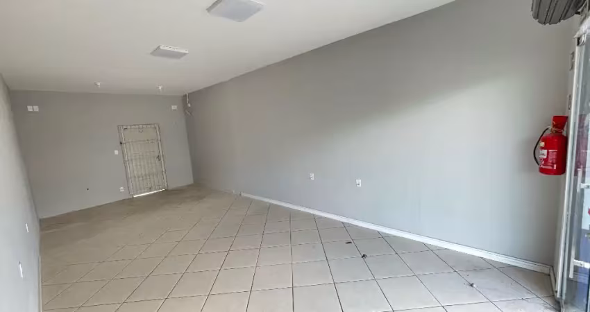 Alugo sala comercial com 50m² - no bairro garcia  em blumenau