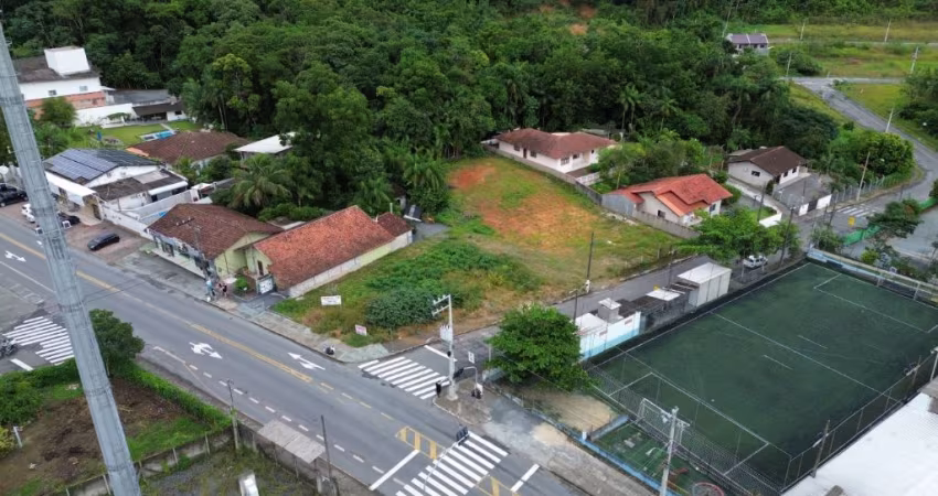 Vendo Excelente Terreno Comercial, com 1.900m² - Bairro Velha Central