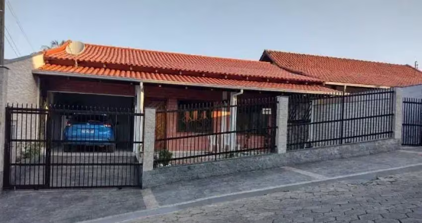 Vendo Casa Semi Mobiliada, 03 Quartos - Bairro Itoupavazinha