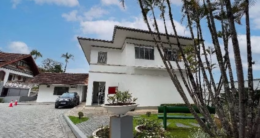 Alugo Ótima Casa Comercial, 08 Salas 250m² - Bairro Velha