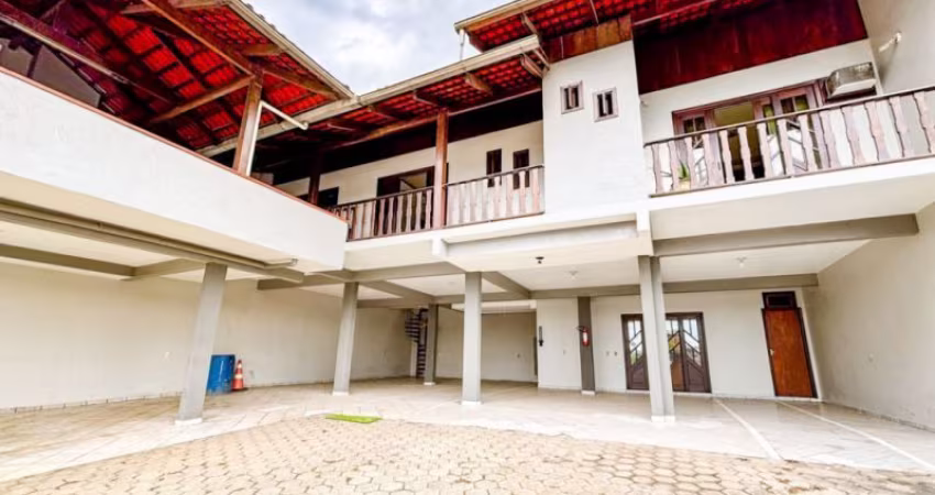 Vendo Ampla Casa Residencial/Comercial, 305m² - Bairro Badenfurt