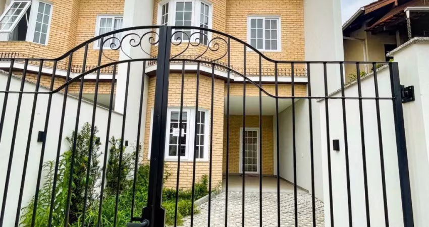 Vendo Lindo Sobrado, 03 Quartos (01 Suíte) - Bairro Água Verde