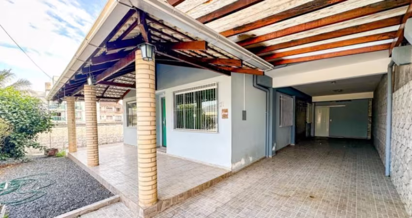 Vendo Ótima Casa Residencial / Comercial - Bairro Água Verde