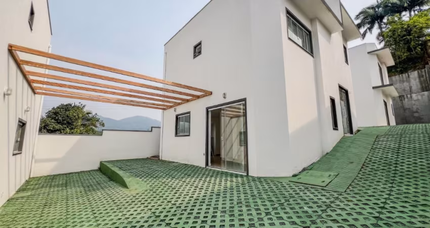 Vendo Sobrado Novo em Condomínio Fechado, Bairro Itoupava Central