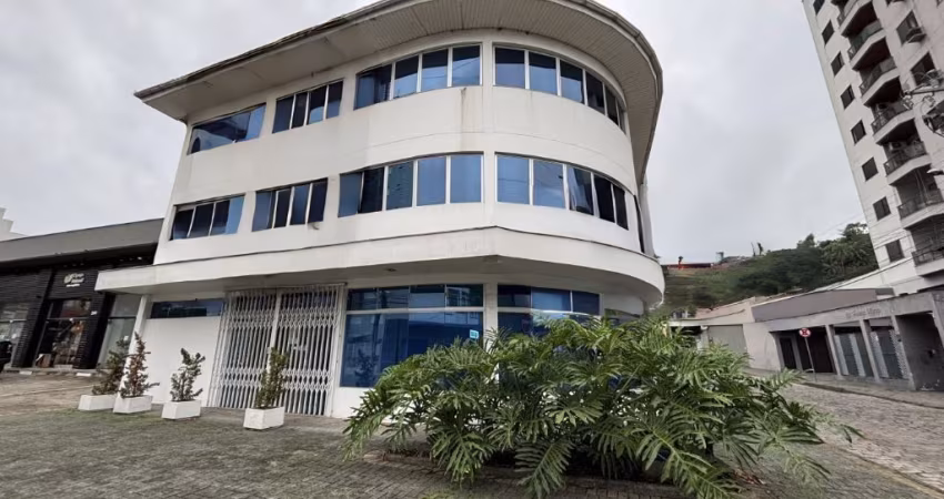 Prédio comercial para locação no bairro Vila Nova.