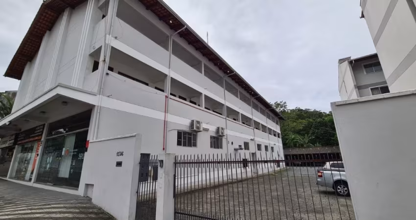 Apartamento semi mobiliado para locação no bairro Água Verde