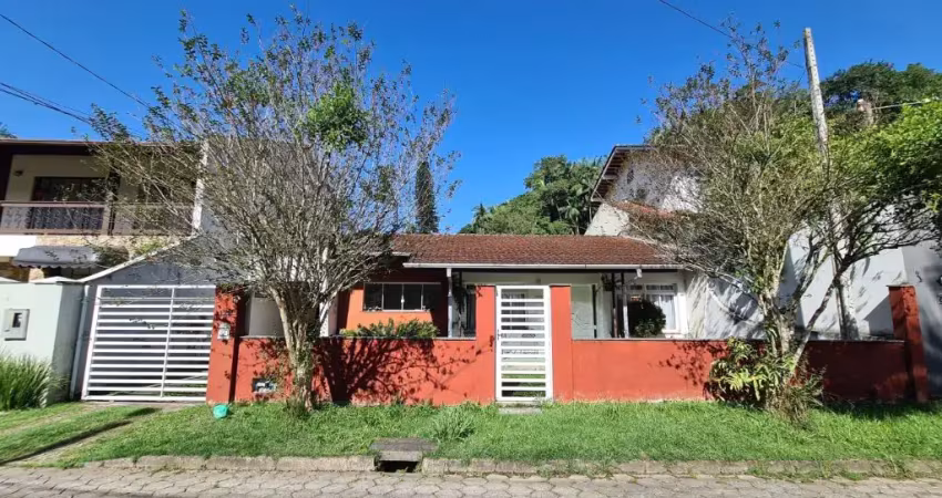 Casa mobiliada para locação no bairro itoupava seca.