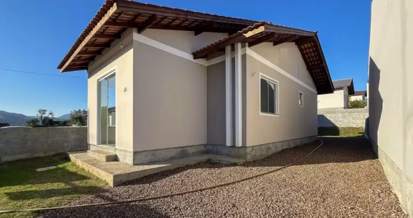 Casa plana com 2 dormitórios, amplo terreno bairro mulde em indaial