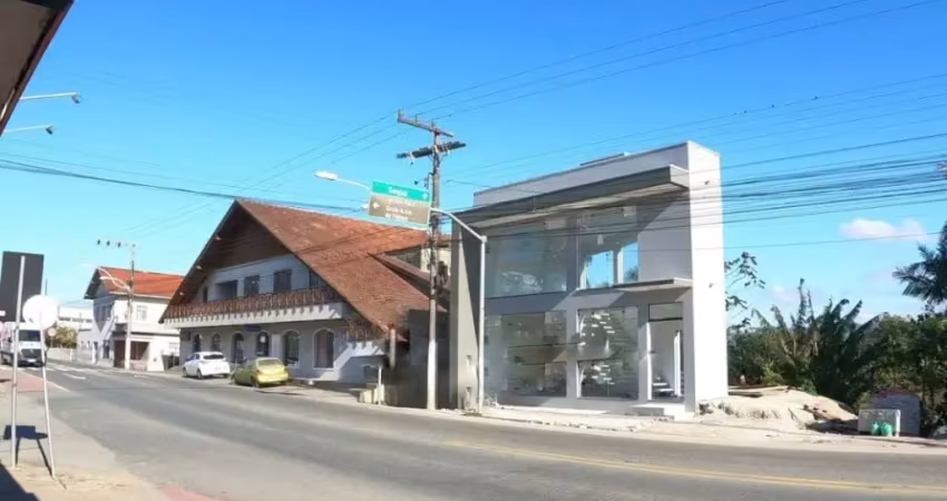 Alugo sala comercial com acabamentos novos e 75m² - no centro de ilhota -sc